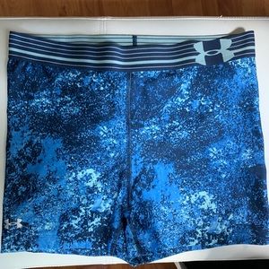 Medium print Under Armour elastic shorts